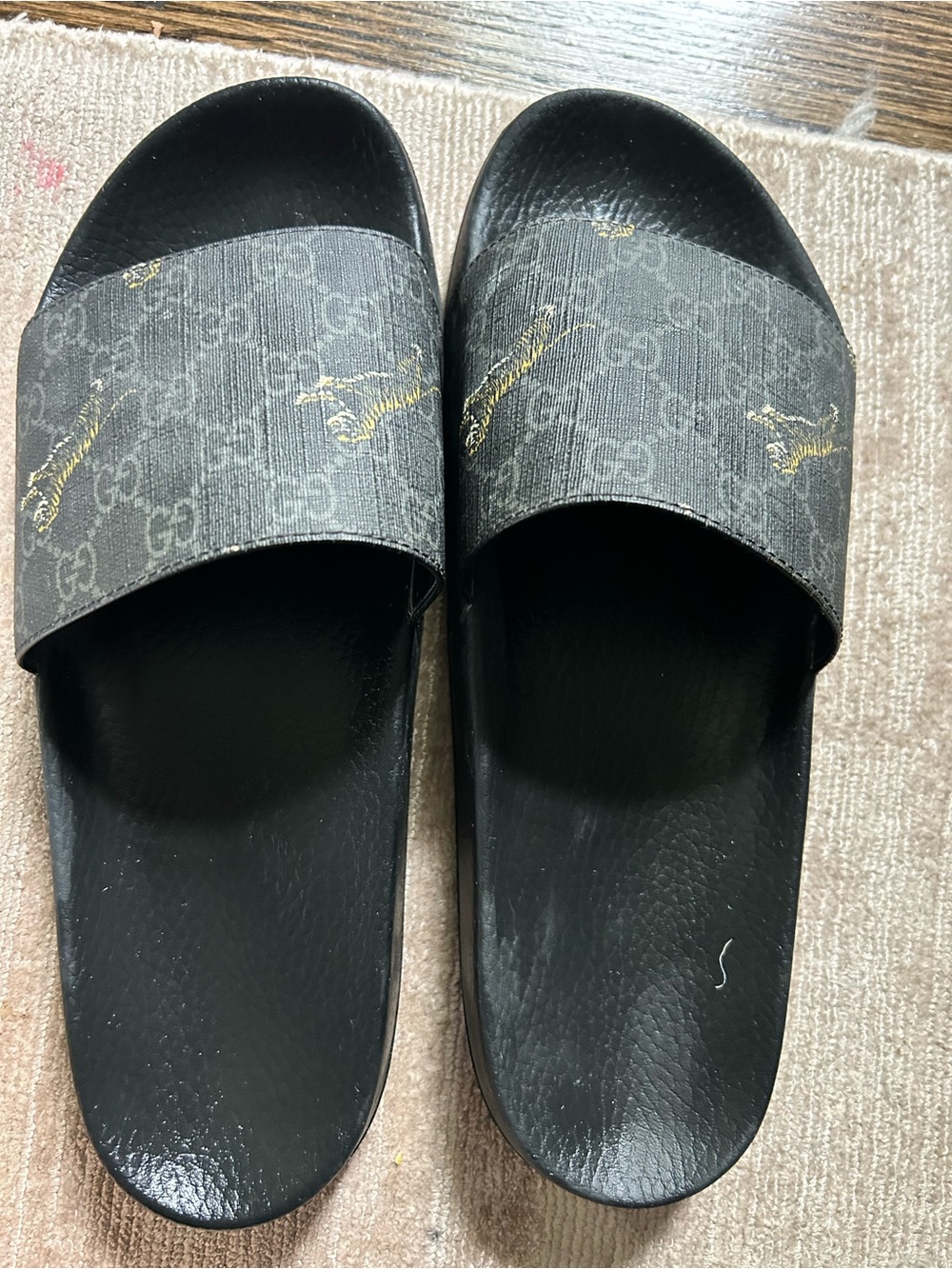 Gucci GG Supreme Tiger Print Black Sandals - like new - Picture 2 of 10
